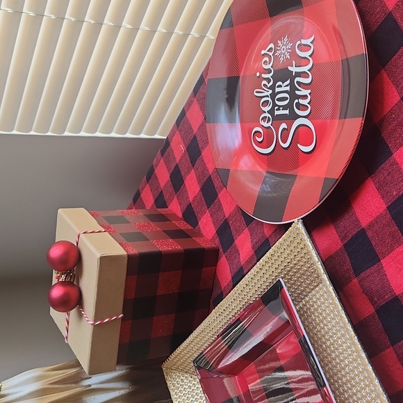Buffalo Check Christmas Decor (8 items) - Picture 9 of 15